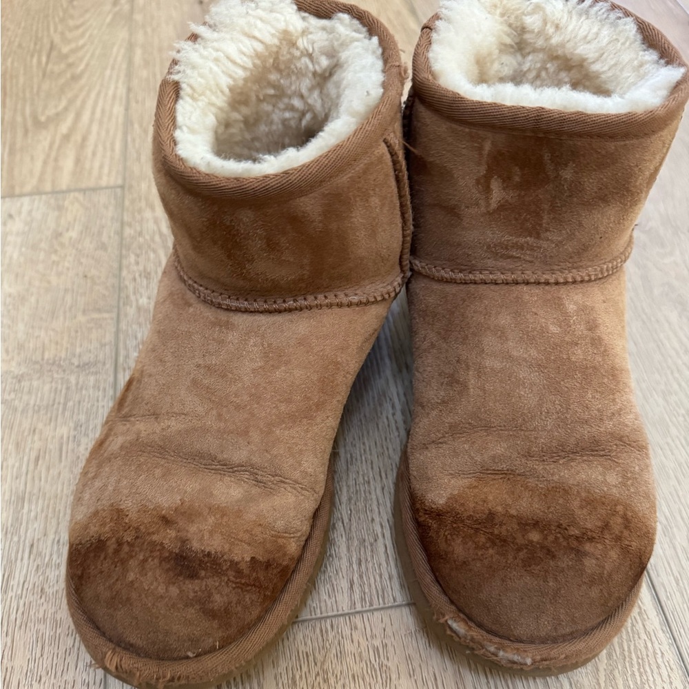 Ladies Uggs Classic Mini II - Size 5